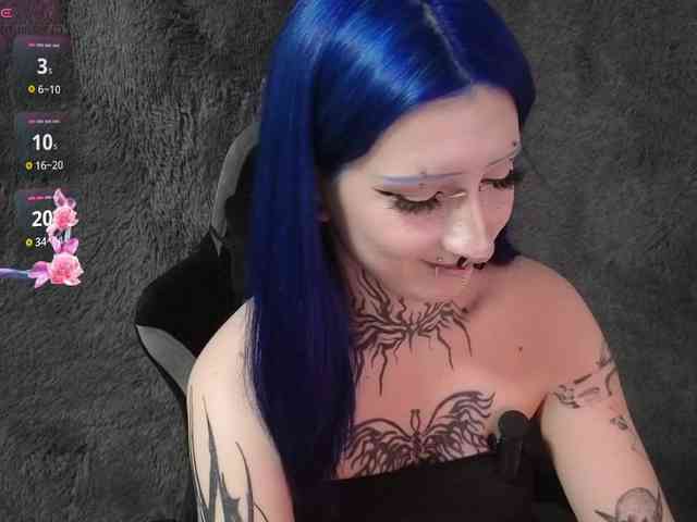 YoungAlice1 webcam