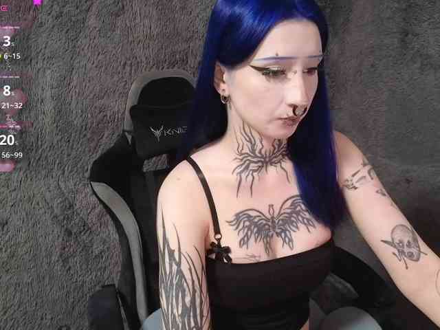 YoungAlice1 webcam