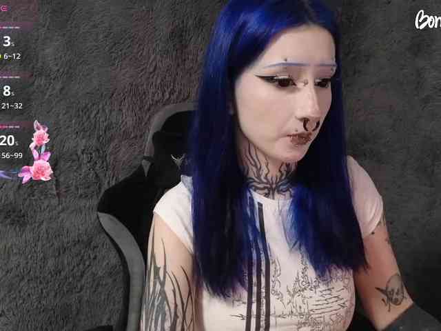 YoungAlice1 webcam