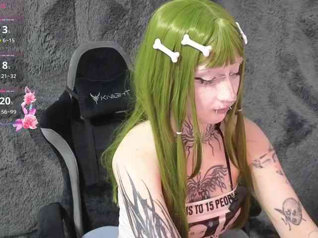 YoungAlice1 webcam