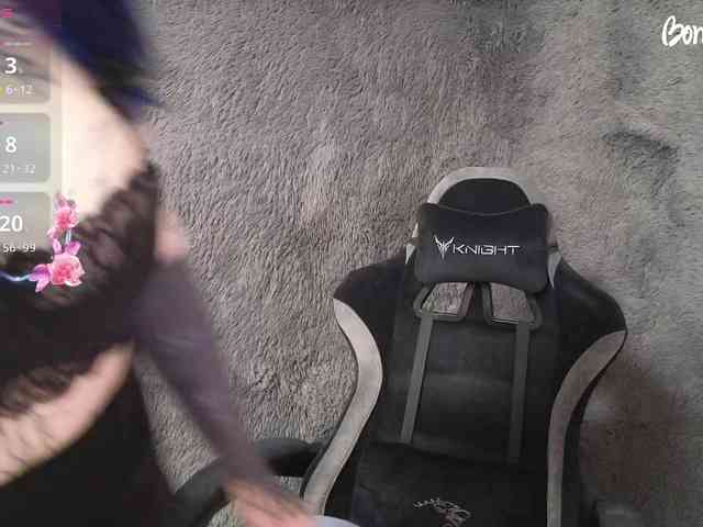 YoungAlice1 webcam
