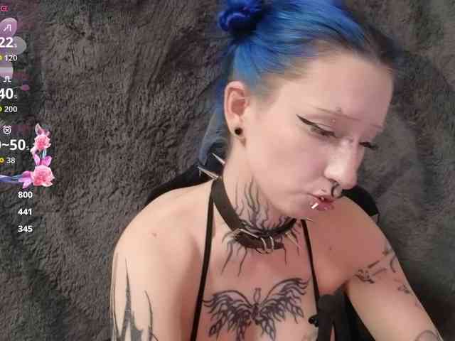 YoungAlice1 webcam