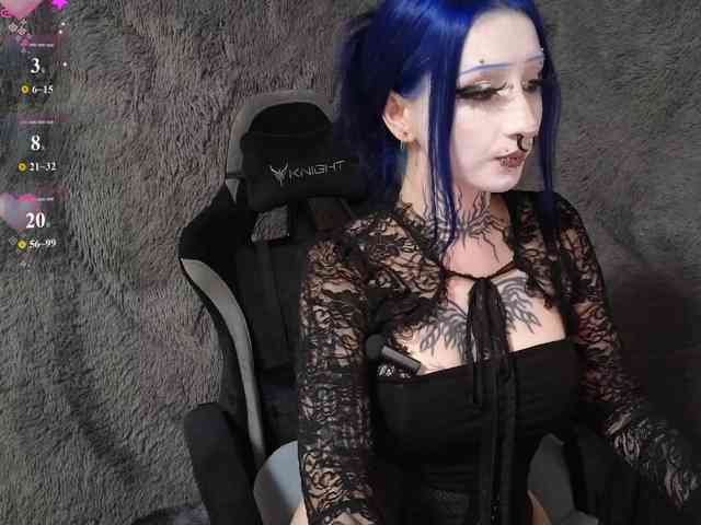 YoungAlice1 webcam