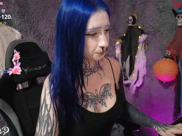 YoungAlice1 webcam