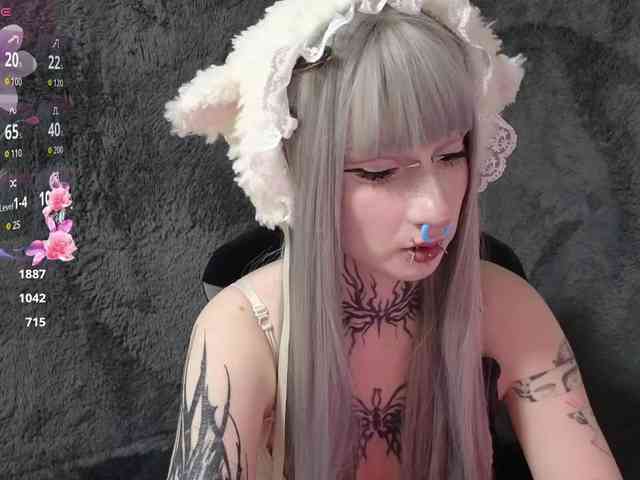 YoungAlice1 webcam