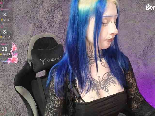 YoungAlice1 webcam