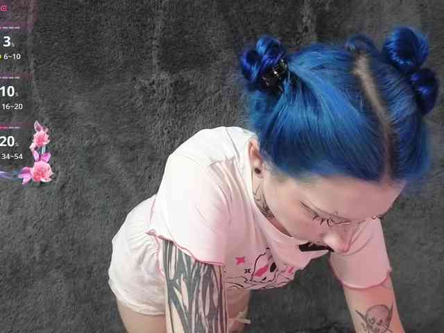 YoungAlice1 webcam