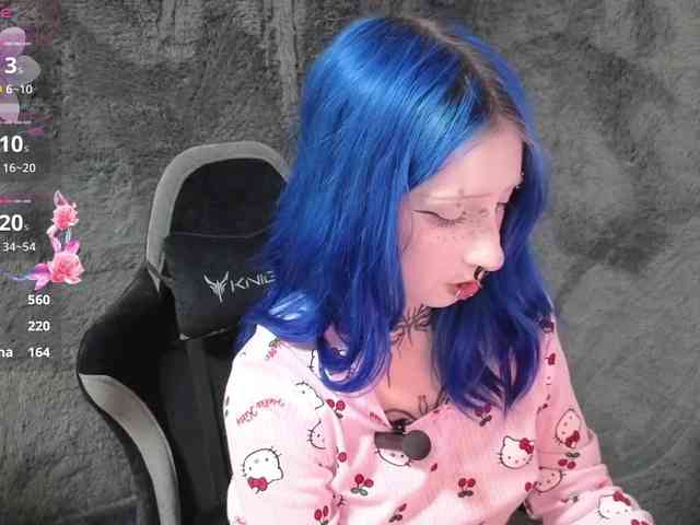 YoungAlice1 webcam