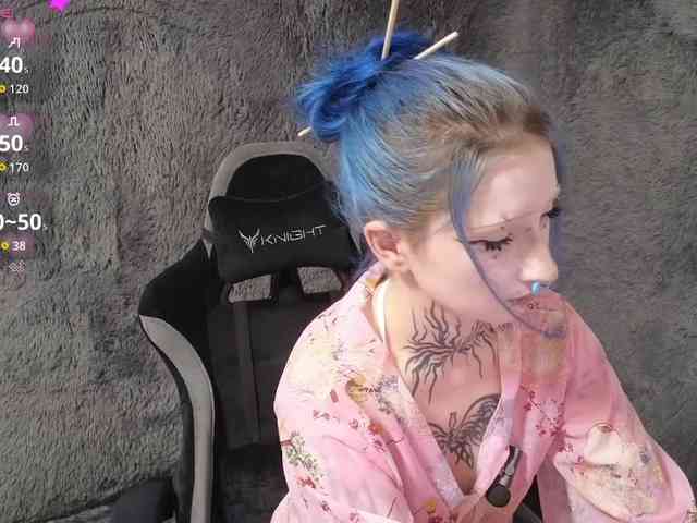 YoungAlice1 webcam