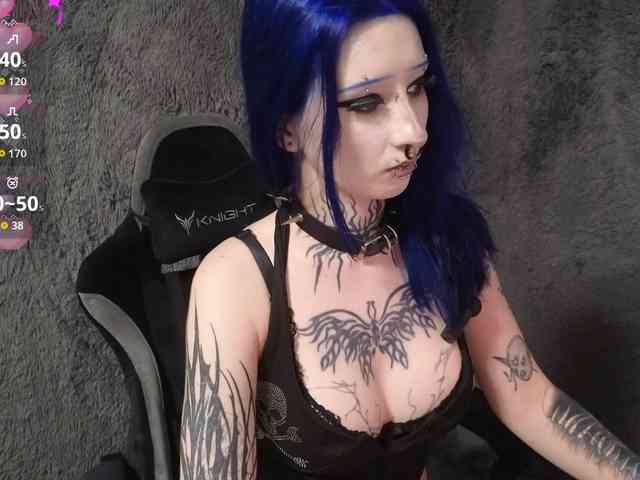 YoungAlice1 webcam