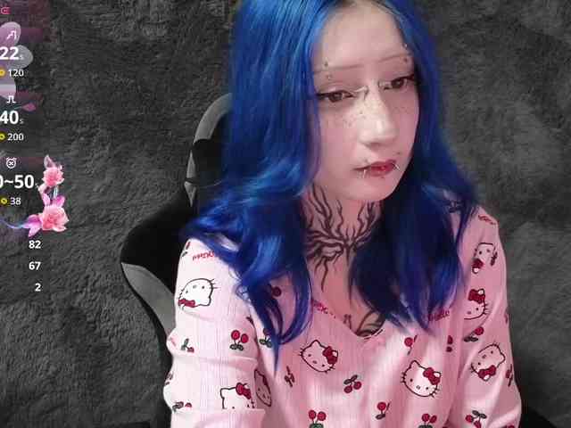 YoungAlice1 webcam