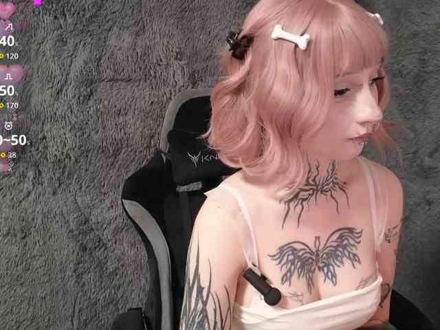 YoungAlice1 webcam