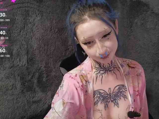 YoungAlice1 webcam