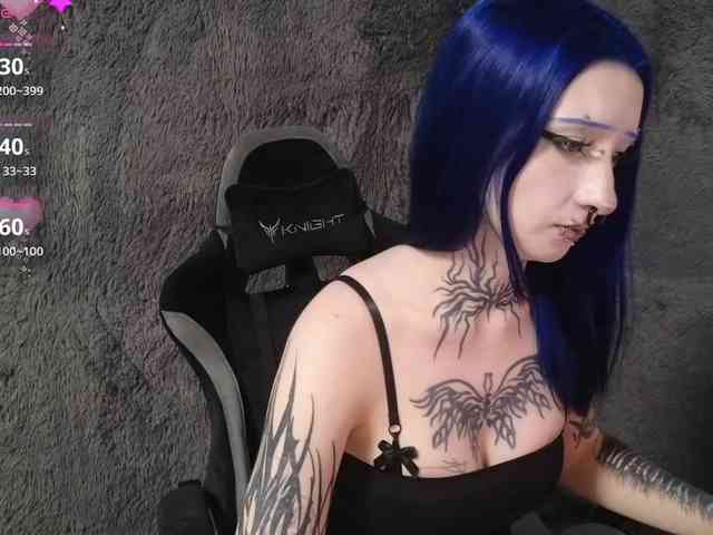 YoungAlice1 webcam
