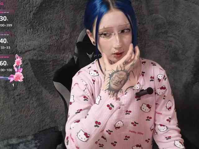 YoungAlice1 webcam