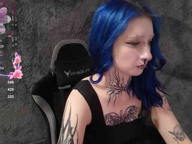 YoungAlice1 webcam
