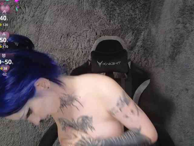 YoungAlice1 webcam