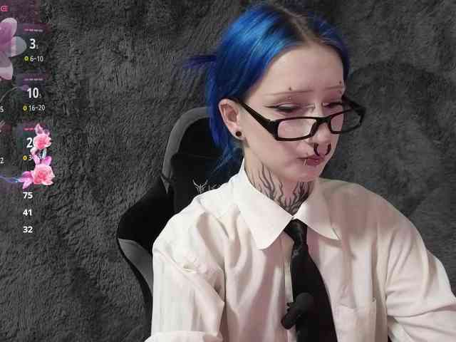 YoungAlice1 webcam