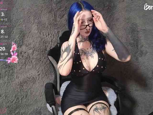 YoungAlice1