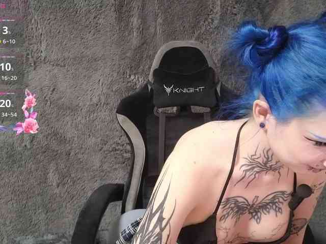 YoungAlice1 webcam
