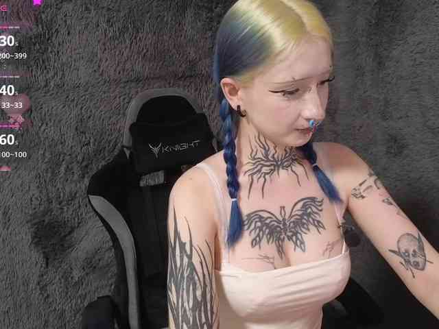 YoungAlice1 webcam