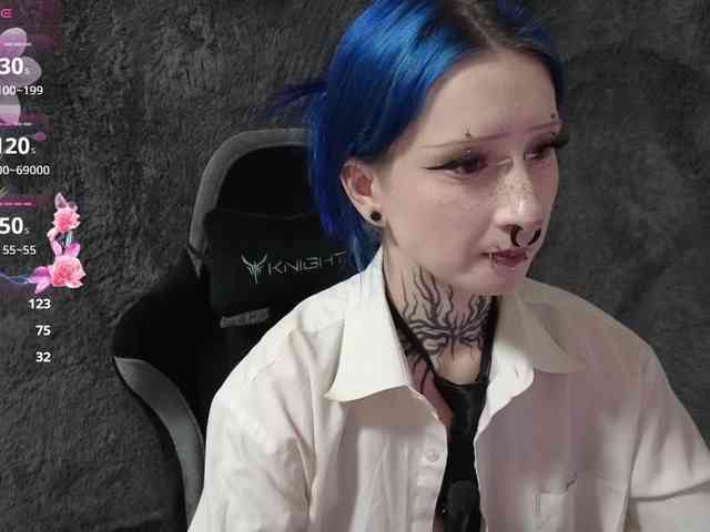 YoungAlice1 webcam
