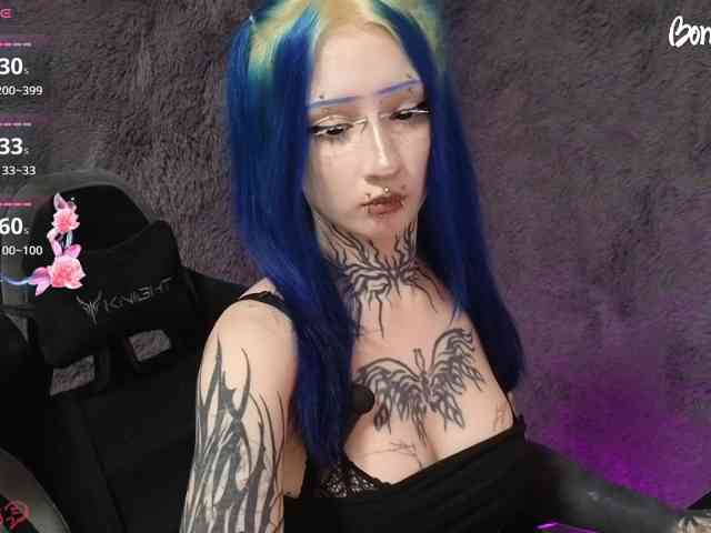 YoungAlice1 webcam