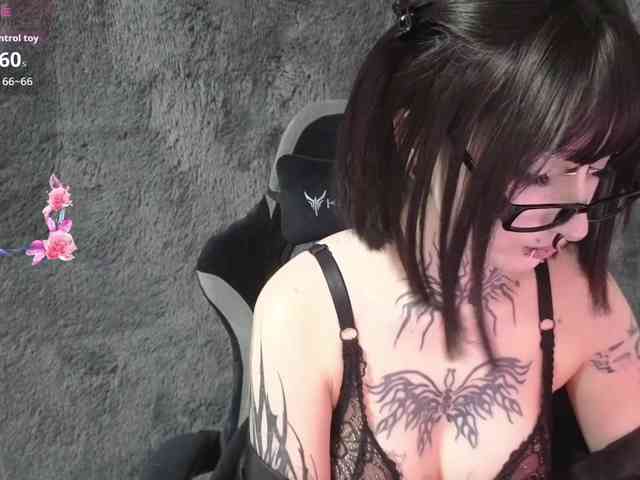 YoungAlice1 webcam