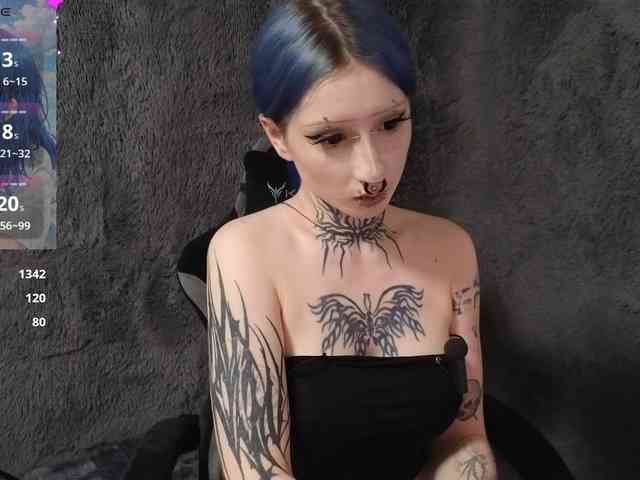 YoungAlice1 webcam