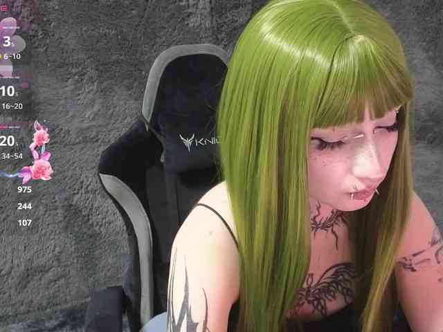 YoungAlice1 webcam