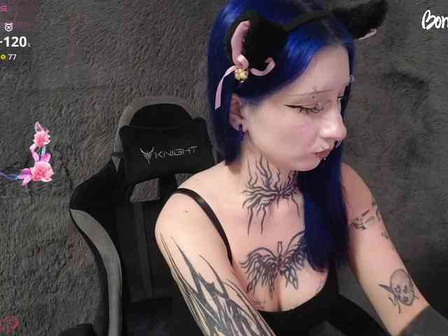 YoungAlice1 webcam