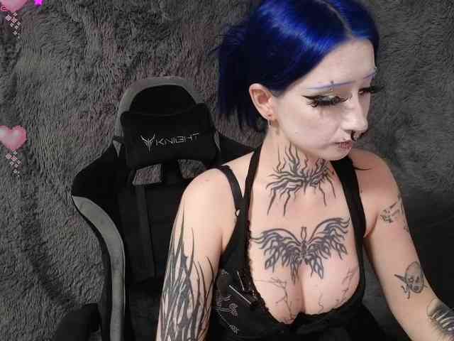 YoungAlice1 webcam