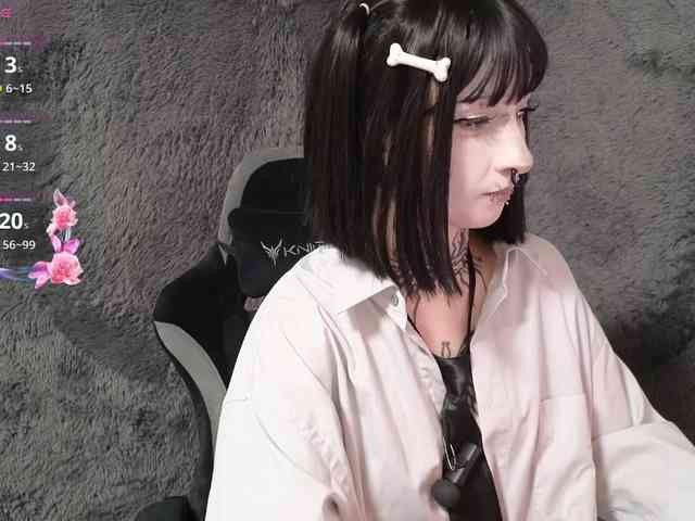 YoungAlice1 webcam