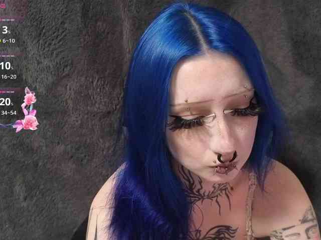 YoungAlice1 webcam
