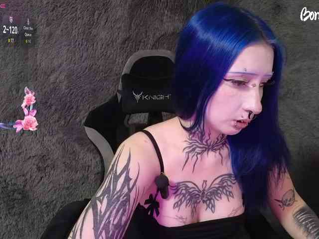 YoungAlice1 webcam
