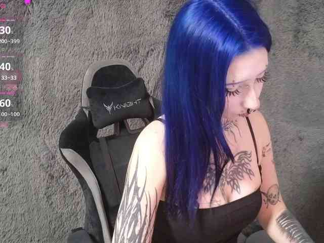 YoungAlice1 webcam