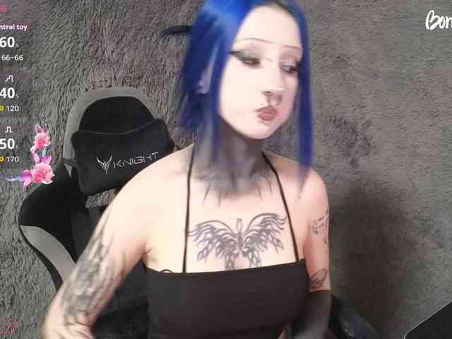 YoungAlice1 webcam