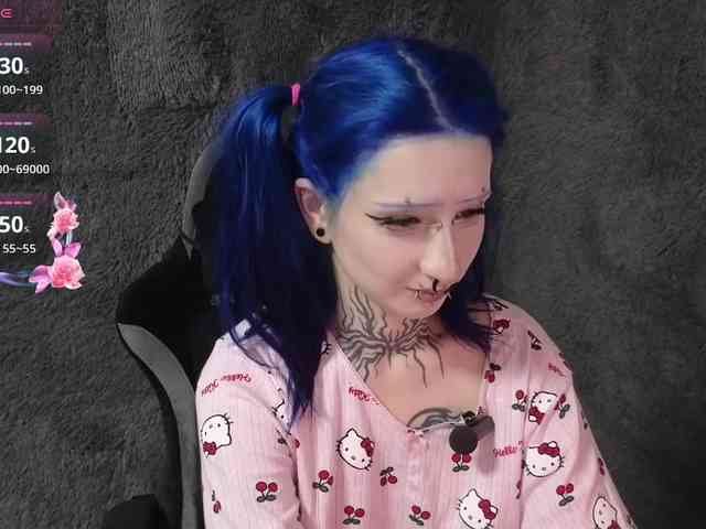 YoungAlice1 webcam