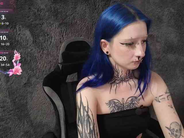 YoungAlice1 webcam