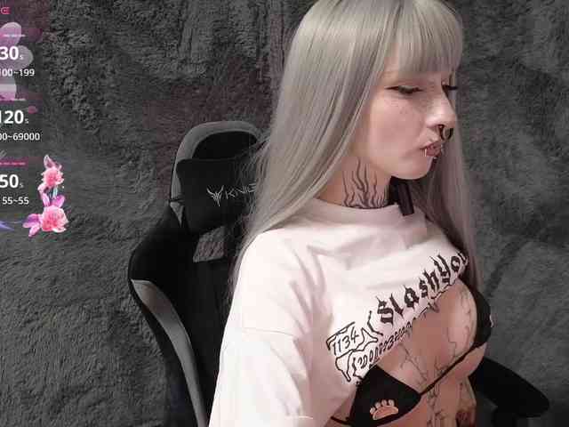 YoungAlice1 webcam
