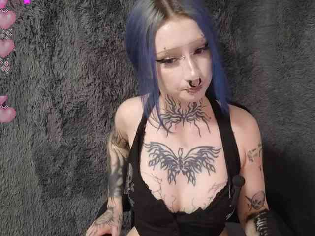 YoungAlice1 webcam