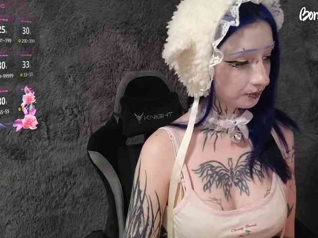 YoungAlice1 webcam