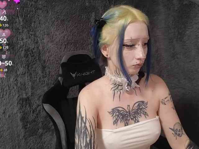 YoungAlice1 webcam
