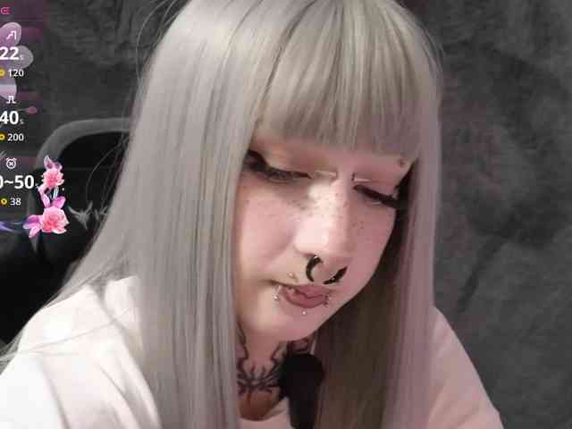 YoungAlice1 webcam