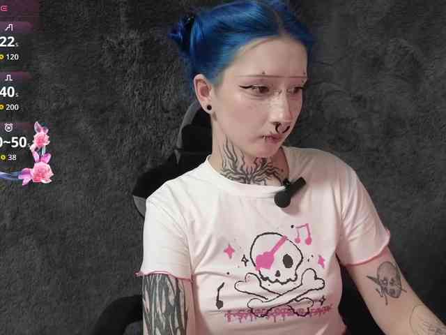 YoungAlice1 webcam