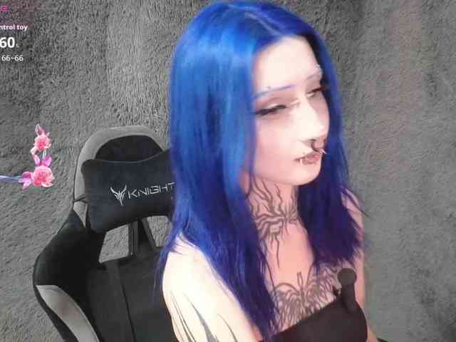 YoungAlice1 webcam
