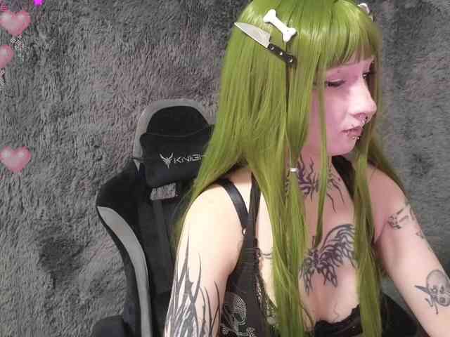 YoungAlice1 webcam