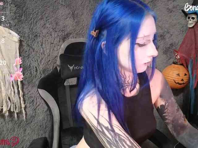 YoungAlice1 webcam