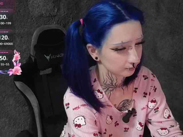 YoungAlice1 webcam