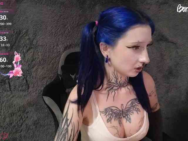 YoungAlice1 webcam